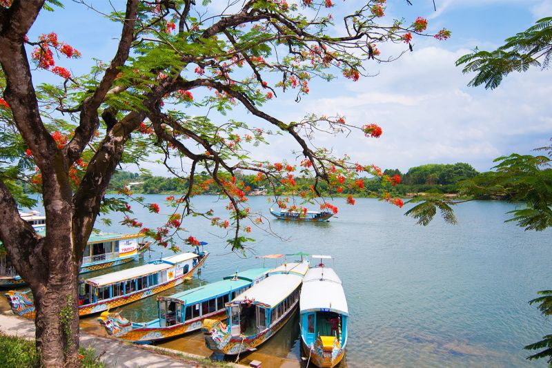 Tour Huế - Động Phong Nha - Chùa Thiên Mụ - Lăng Tự Đức